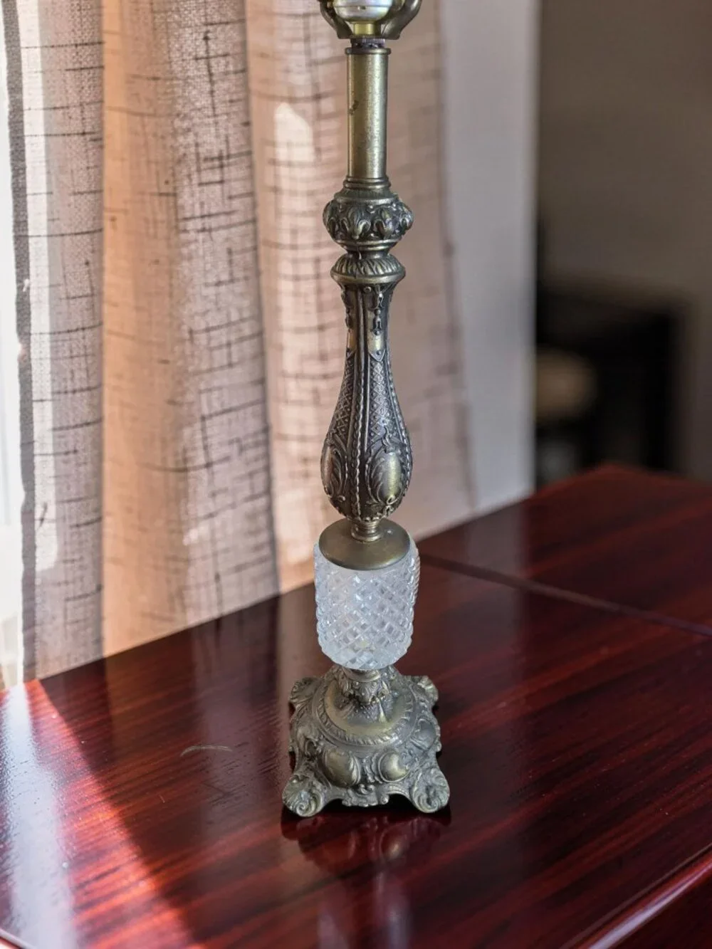 Vintage Cambridge Brass/Glass Scrollwork Base Banquet Table Lamp.